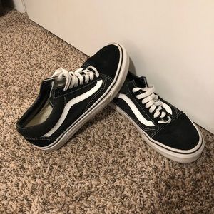 Black old skool low top vans
